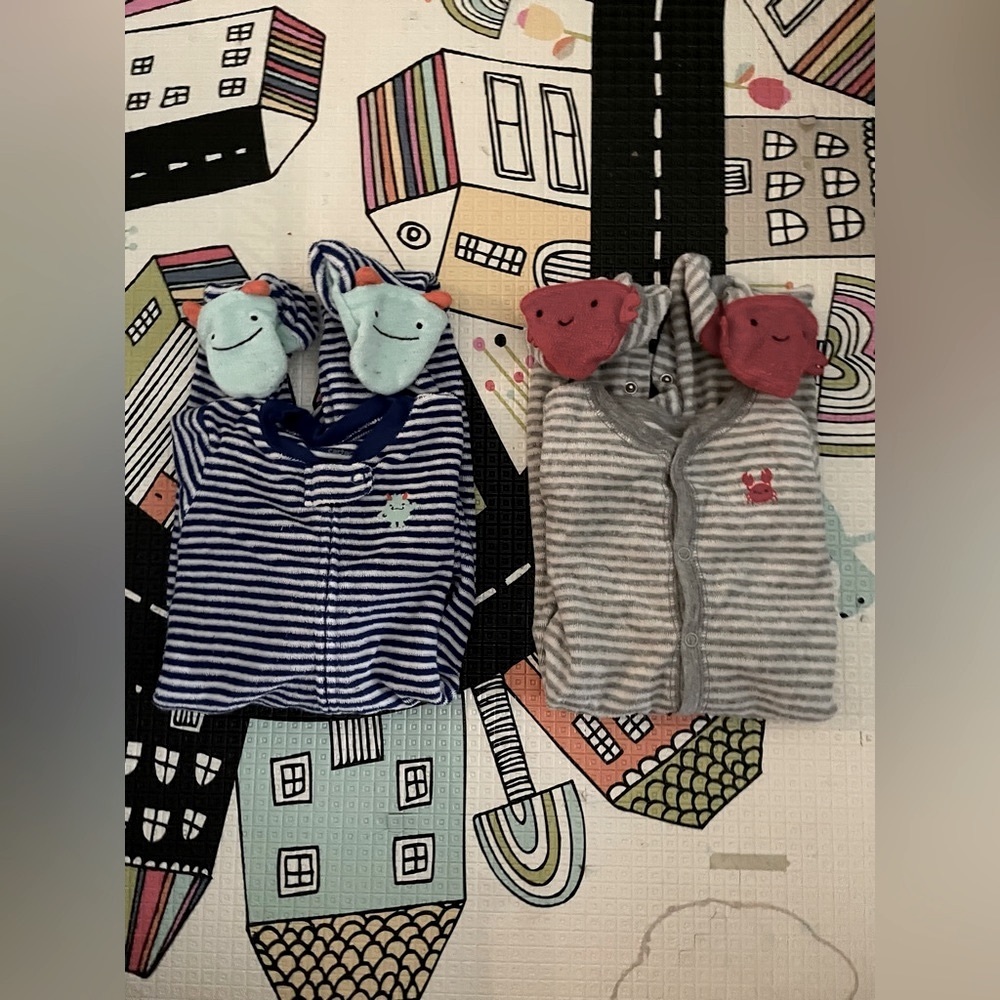 2 (plus 1 free) sleeper/onesies size 9 months